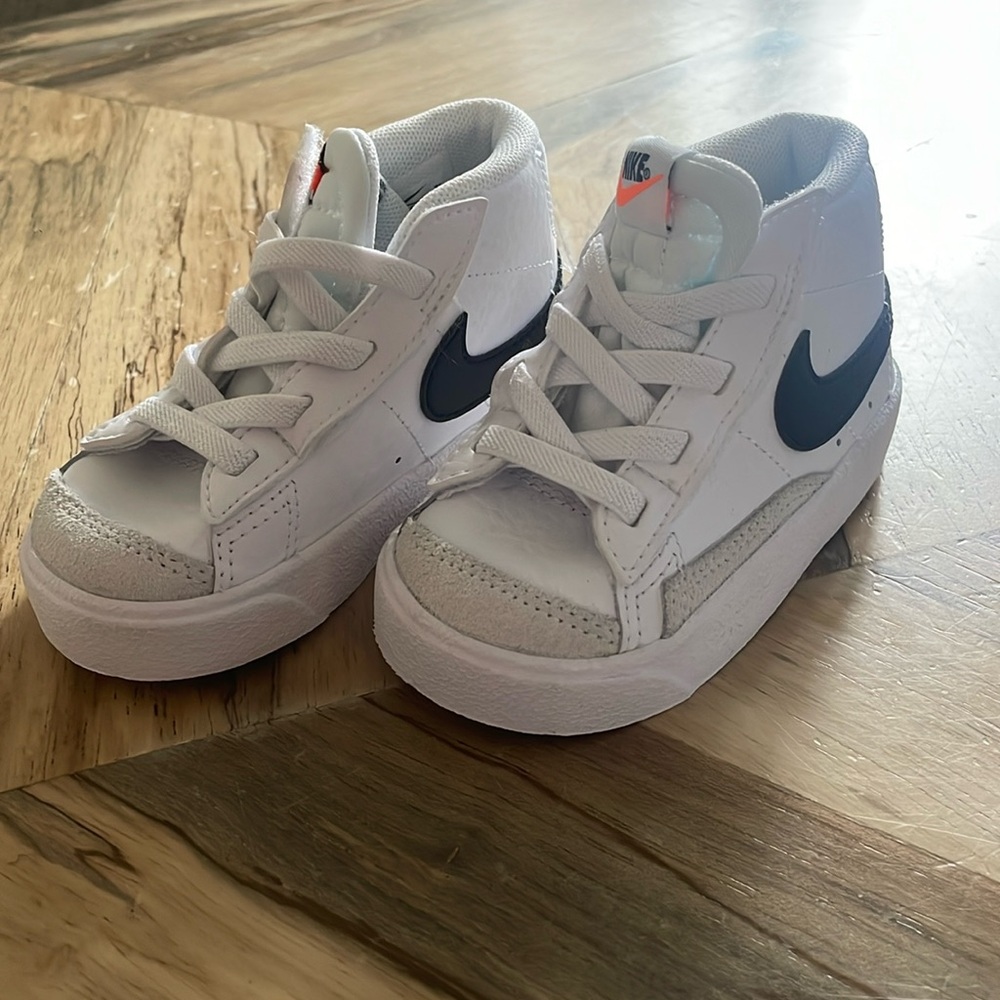 Nike Toddler Blazer Mid 77 Size 5C